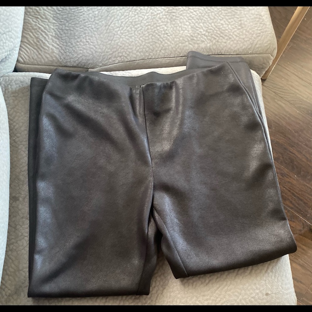 In great condition. Super cute and comfortable pants..perfect with anything!
